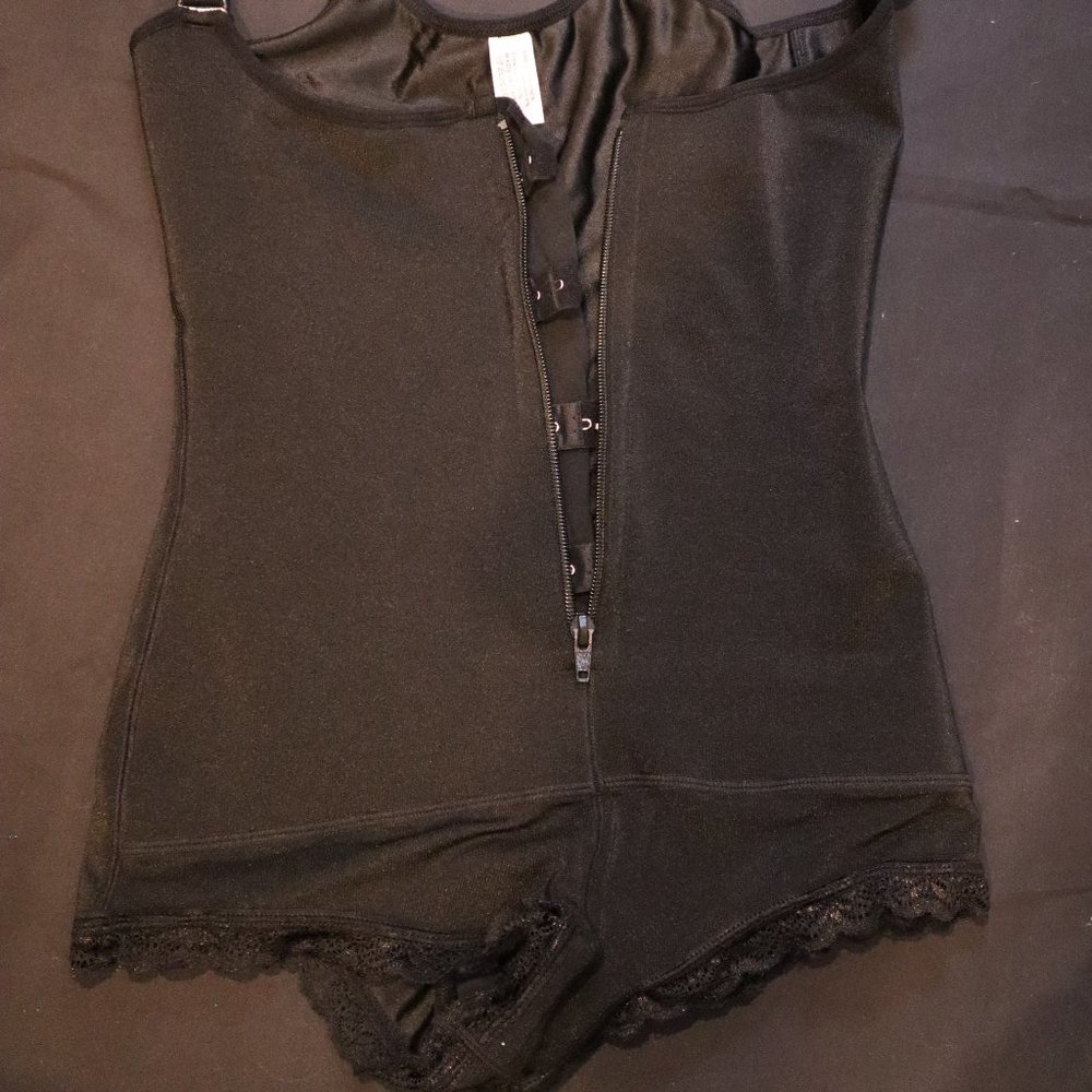 Shapewear for Women Tummy Control Shaper Zipper Open Bust Black Size S NEW